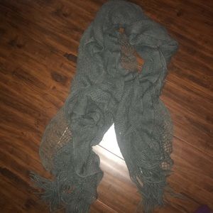 grey scarve